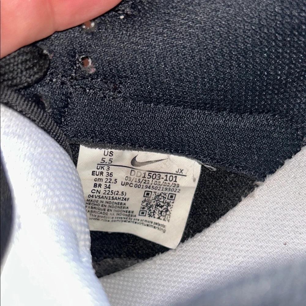 Nike Kids Sneakers in Black and White